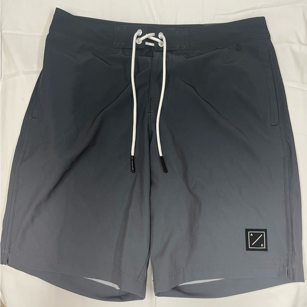 American Eagle men’s board shorts. Brand new never used with tags. Size medium